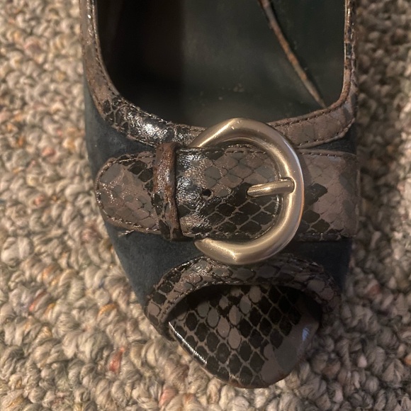 Size 9 Nine West navy blue and gray heels - Picture 11 of 12